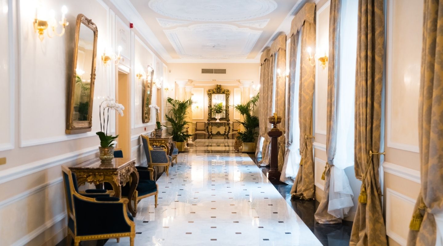 Foyer &amp; Gallerie | Foyer &amp; Galleries
