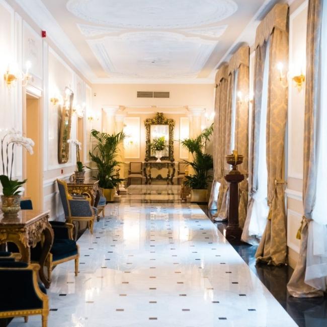 Foyer &amp; Gallerie | Foyer &amp; Galleries