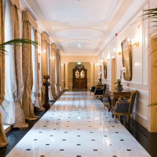 Foyer &amp; Gallerie