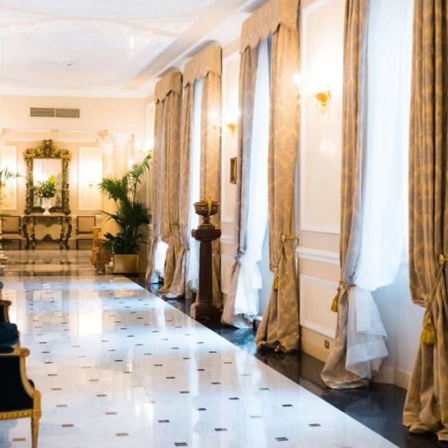 Foyer &amp; Gallerie